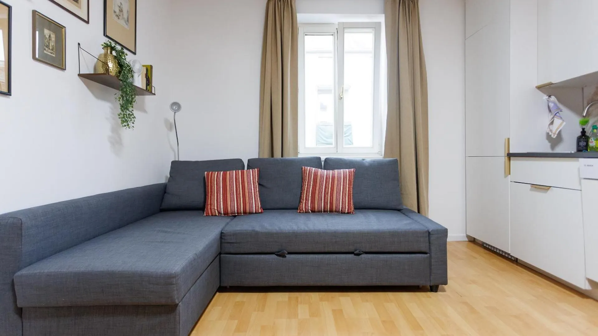 Cozy Family & Group Apartment - 15 Min To Center Vienna 0*,  Austria